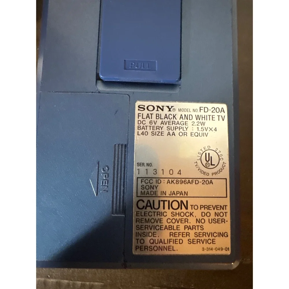 Vintage 1984 Sony Watchman FD-20A Blue Portable B&W TV with Case Made in Japan